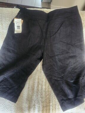 BNWT- Harve Benard Linen Capri Pants